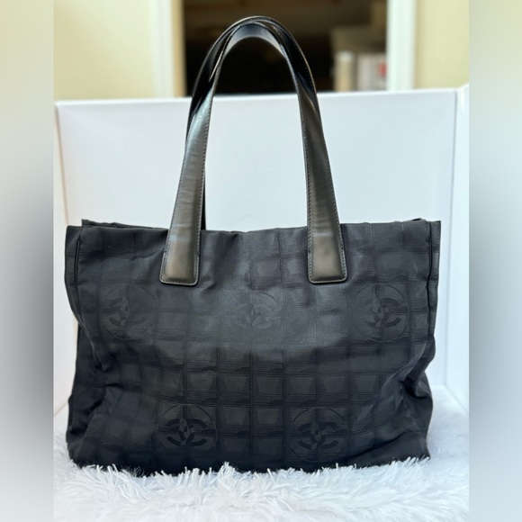 CHANEL
Nylon Travel Ligne Tote - Picture 1 of 15